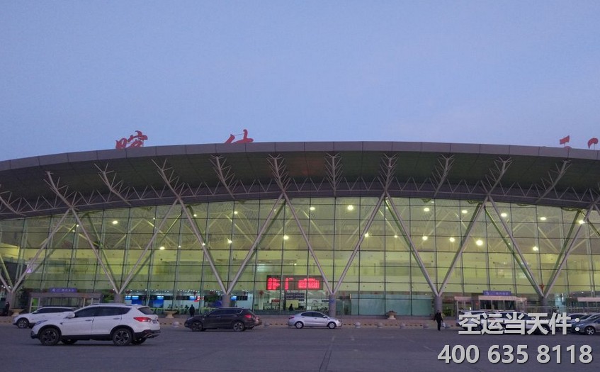 乌鲁木齐地窝堡机场到喀什空运